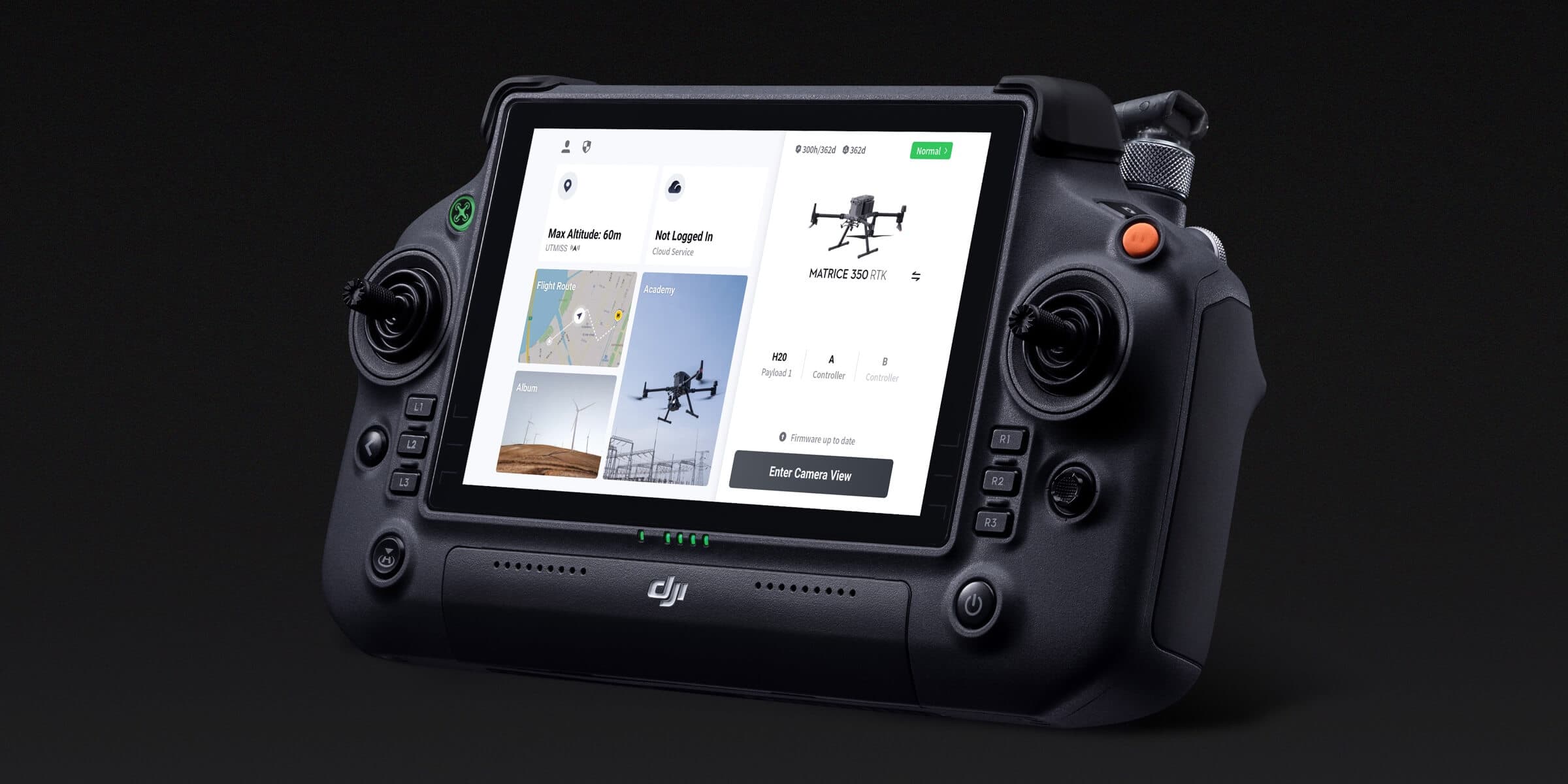 DJI RC Plus kontroler sa upaljenim ekranom, na displeju je prikazan spojeni Matrice 350 RTK